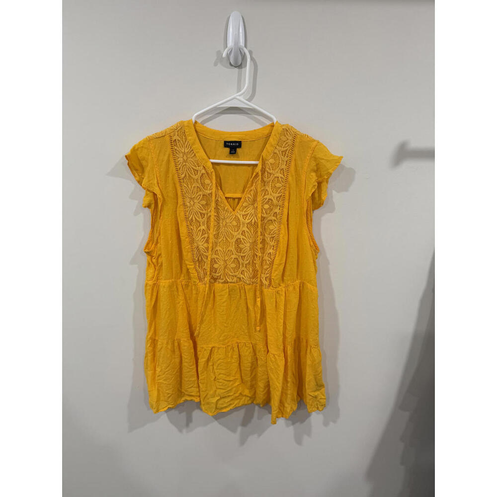 Torrid Yellow Lace Detail Top, Size 1